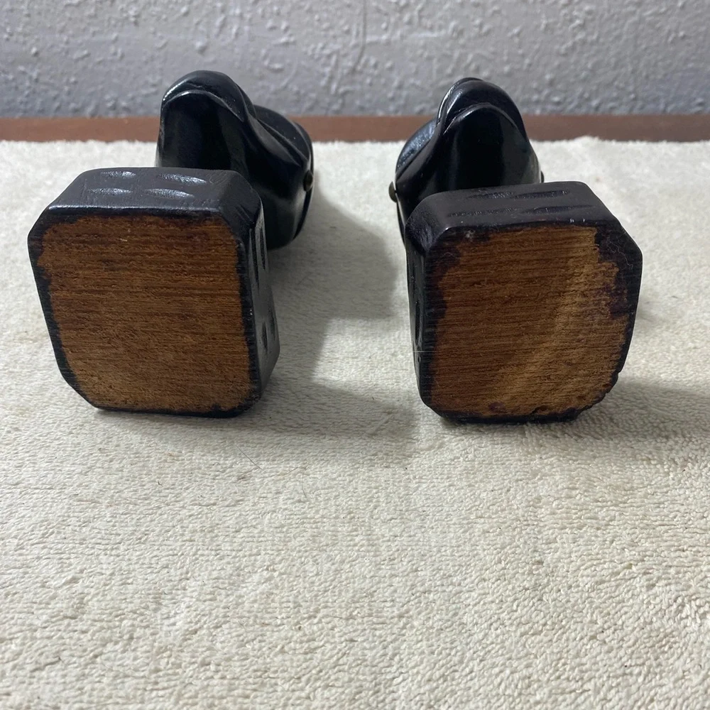 Wooden‎ carved African figures.